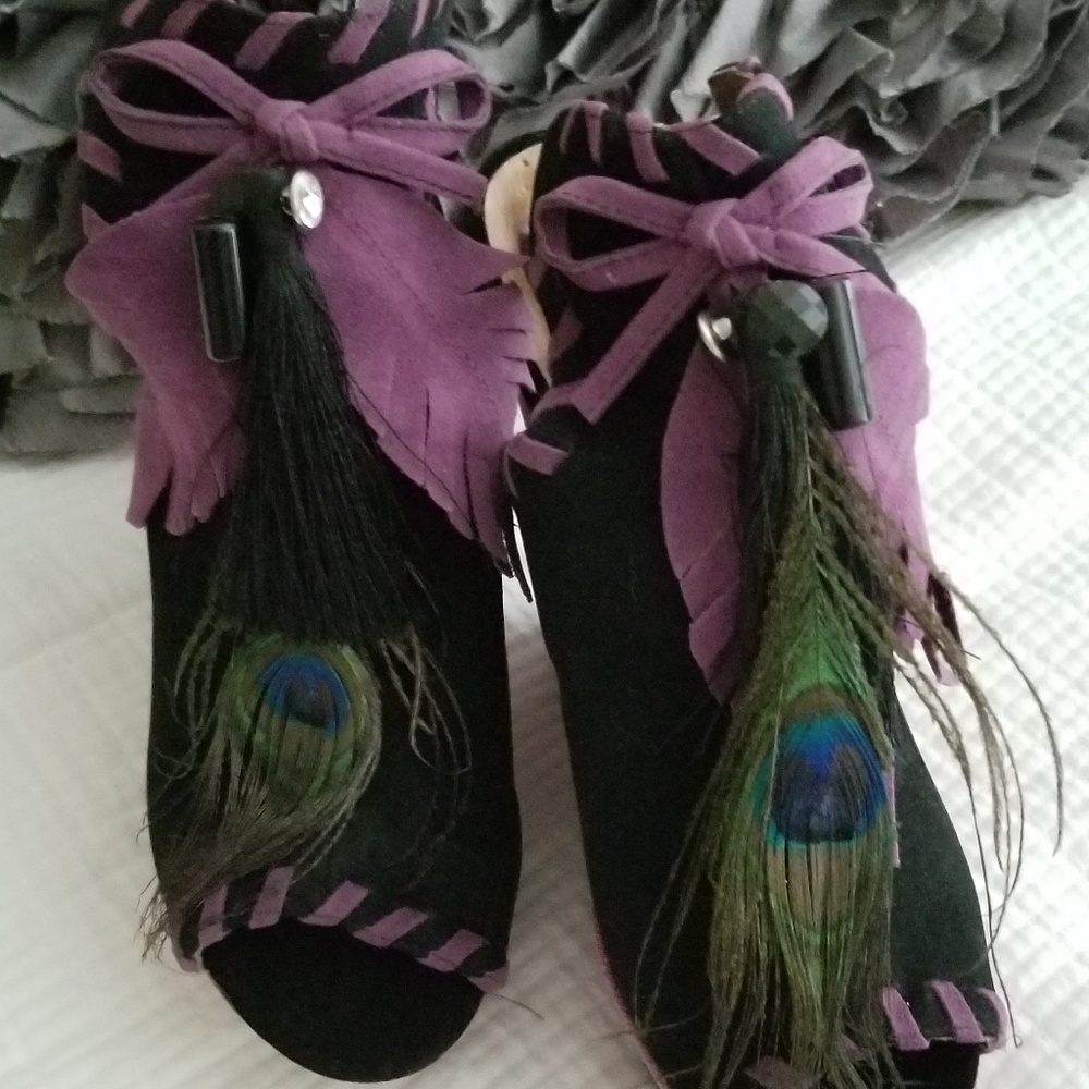 Shoes - Picture 2 of 5